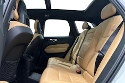 valkoinen Volvo XC60 2018 kuva 10.