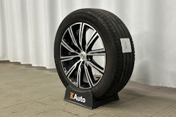 valkoinen Volvo XC60 2018 kuva 13.