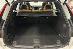 valkoinen Volvo XC60 2018 kuva 14.