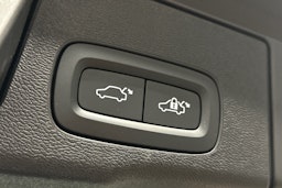 valkoinen Volvo XC60 2018 kuva 15.