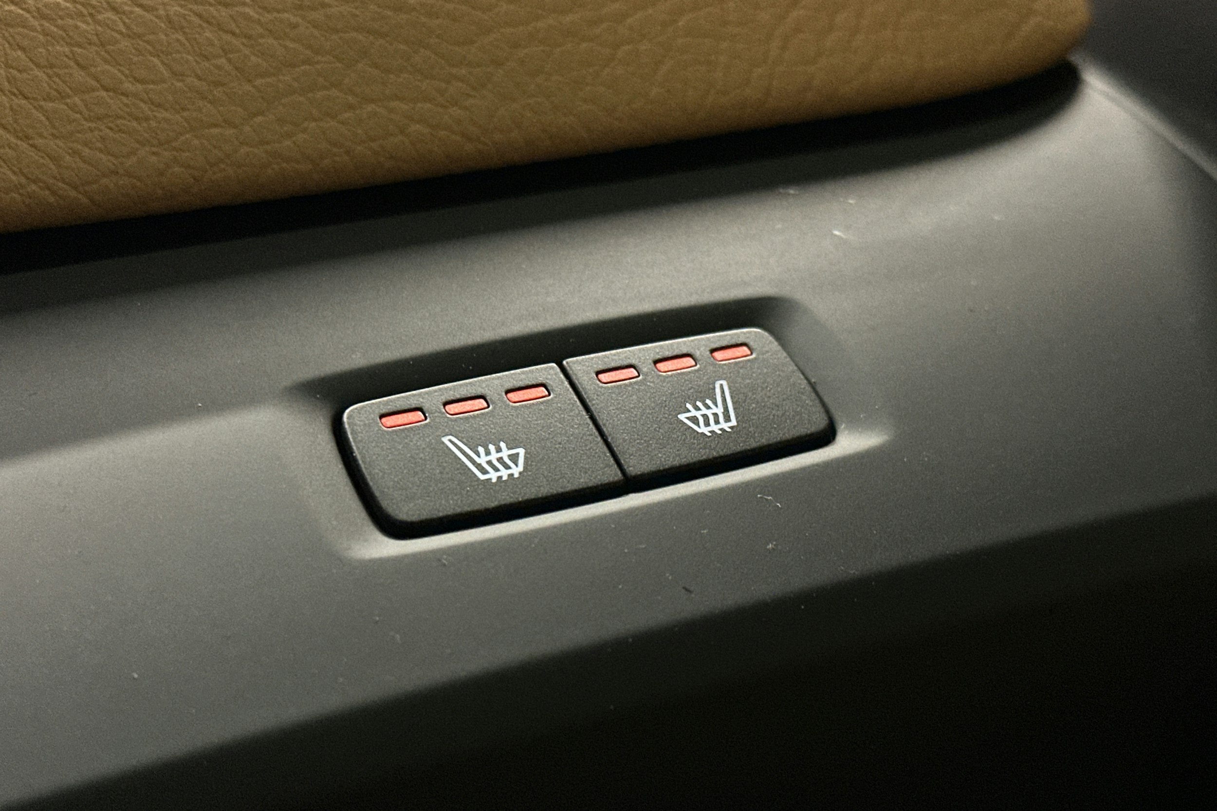 valkoinen Volvo XC60 2018 kuva 17.