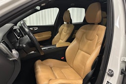 valkoinen Volvo XC60 2018 kuva 18.