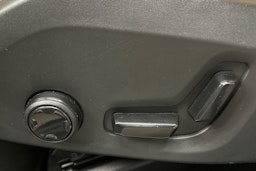 valkoinen Volvo XC60 2018 kuva 19.