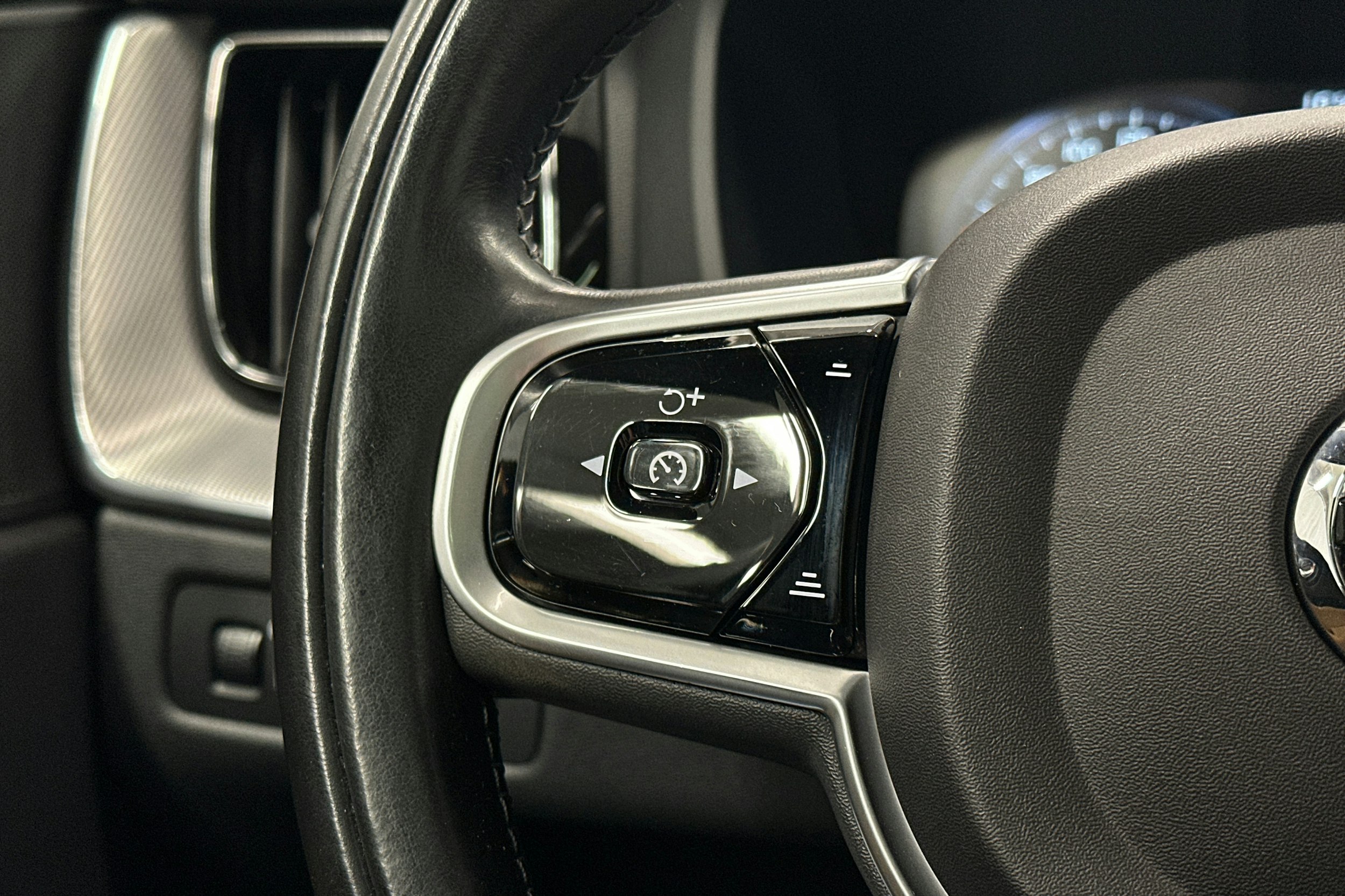 valkoinen Volvo XC60 2018 kuva 22.