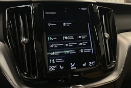 valkoinen Volvo XC60 2018 kuva 27.