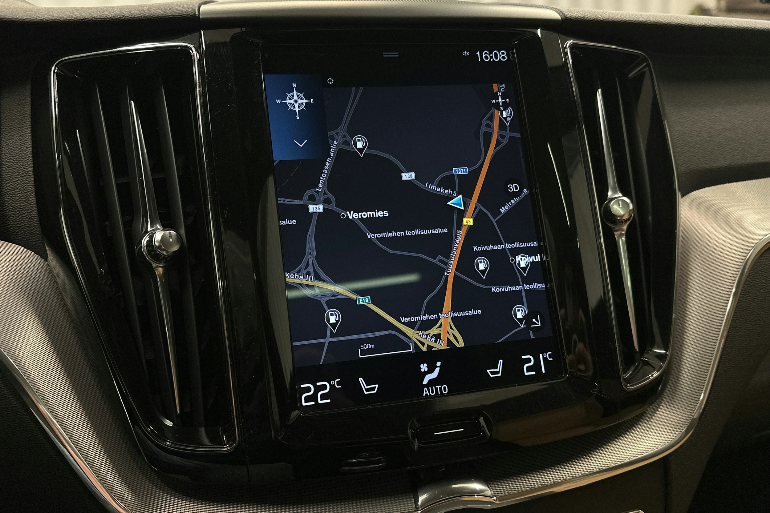 valkoinen Volvo XC60 2018 kuva 28.