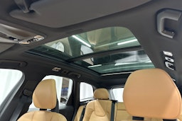 valkoinen Volvo XC60 2018 kuva 32.