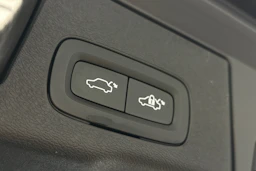 valkoinen Volvo XC60 2018 kuva 12.