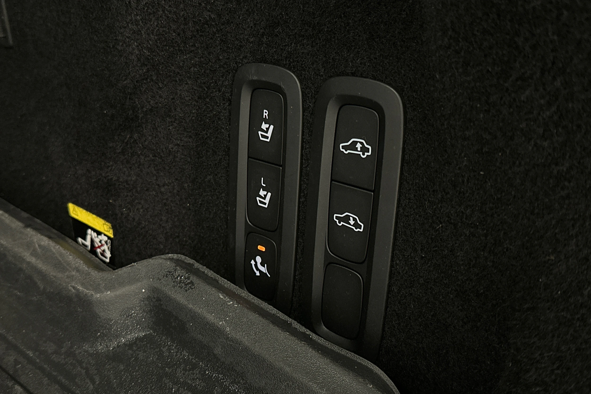 valkoinen Volvo XC60 2018 kuva 13.