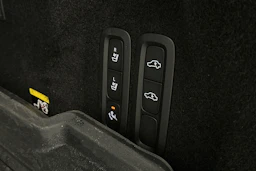 valkoinen Volvo XC60 2018 kuva 13.