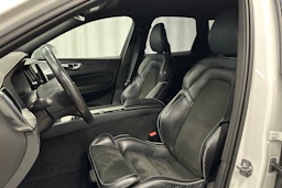 valkoinen Volvo XC60 2018 kuva 15.