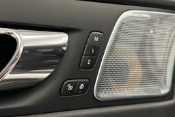 valkoinen Volvo XC60 2018 kuva 17.