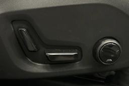 valkoinen Volvo XC60 2018 kuva 18.