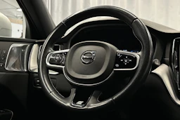 valkoinen Volvo XC60 2018 kuva 19.