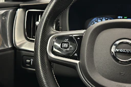 valkoinen Volvo XC60 2018 kuva 20.