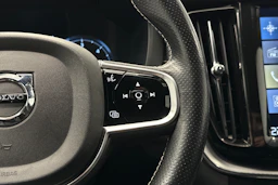 valkoinen Volvo XC60 2018 kuva 21.