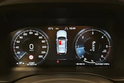 valkoinen Volvo XC60 2018 kuva 22.