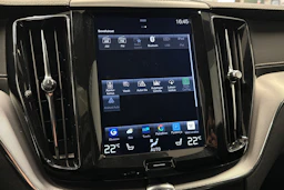 valkoinen Volvo XC60 2018 kuva 24.