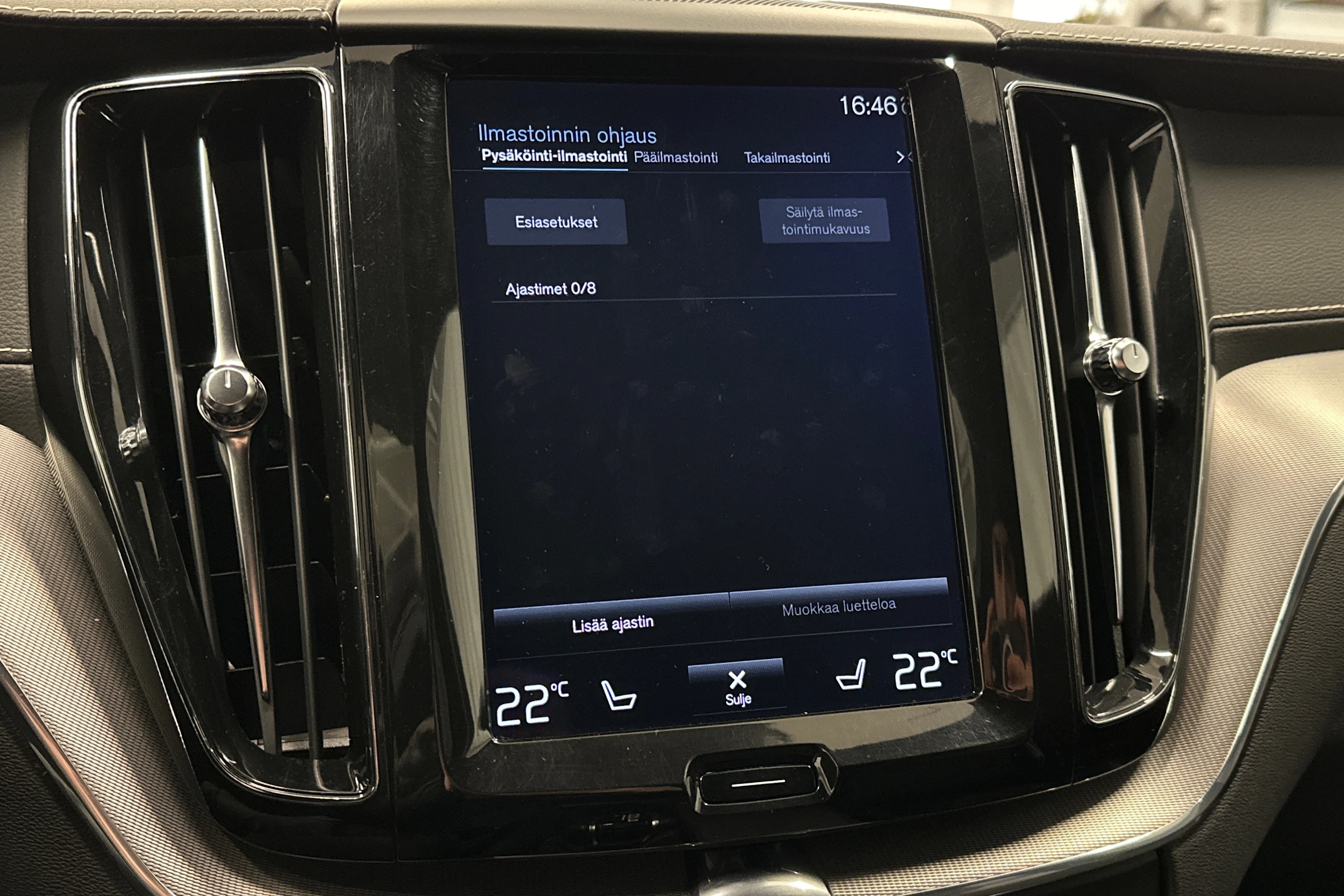 valkoinen Volvo XC60 2018 kuva 27.