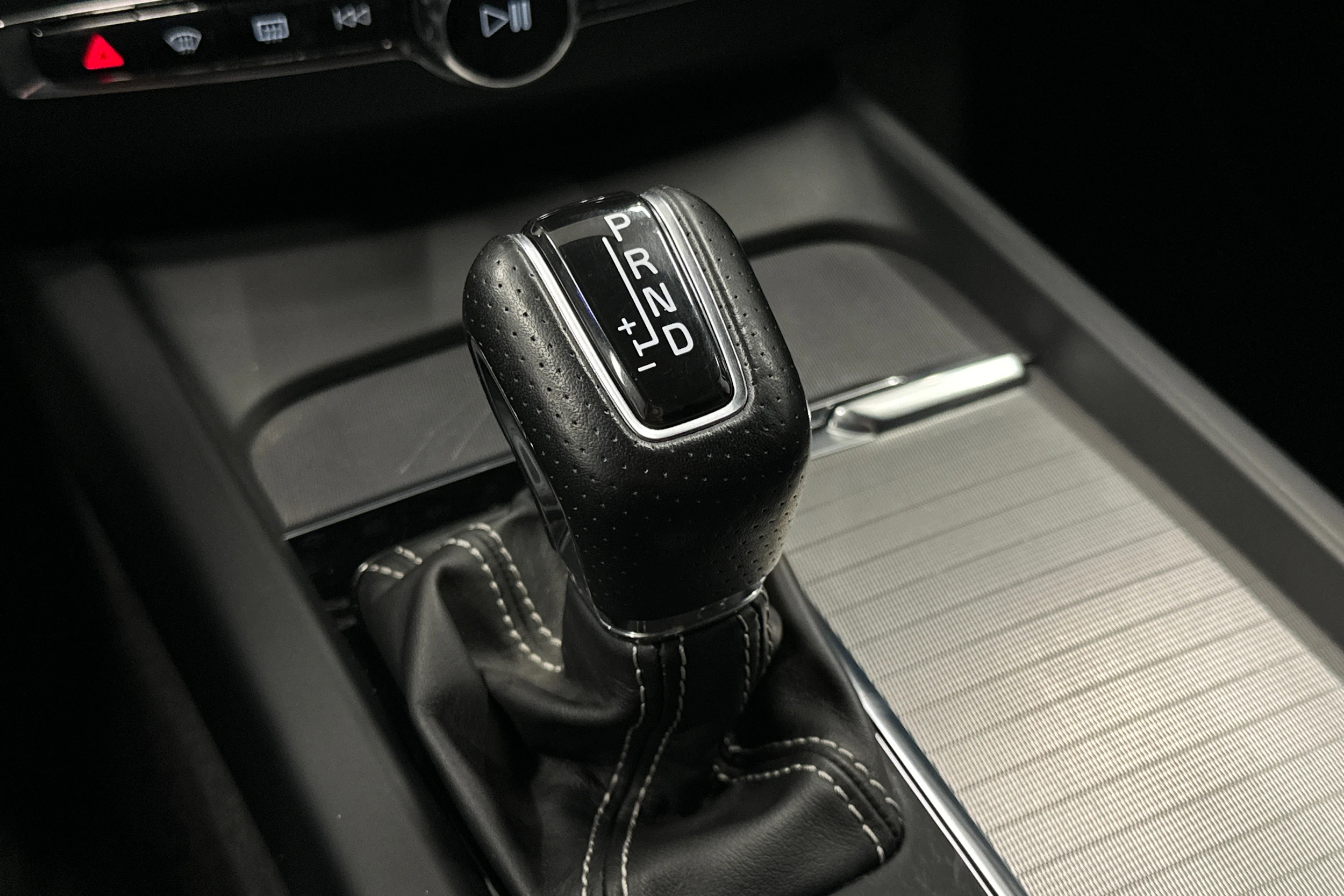 valkoinen Volvo XC60 2018 kuva 29.