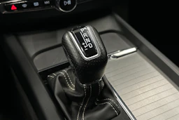 valkoinen Volvo XC60 2018 kuva 29.