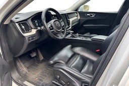 valkoinen Volvo XC60 2018 kuva 3.