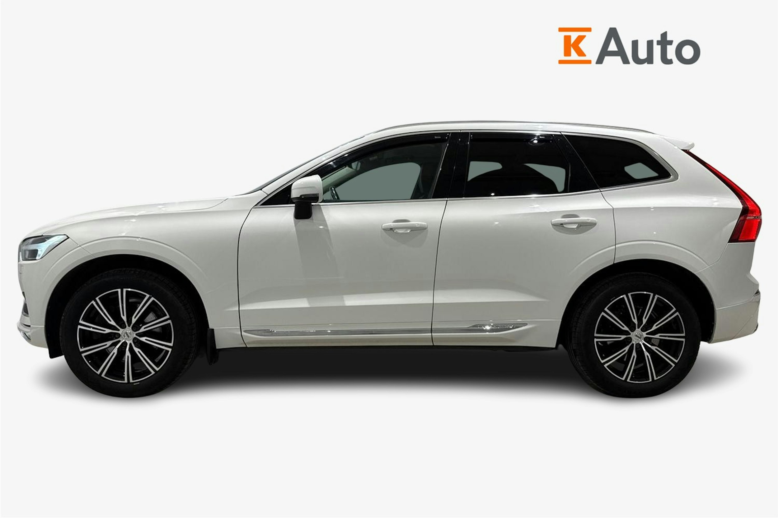 valkoinen Volvo XC60 2018 kuva 5.