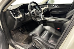 valkoinen Volvo XC60 2018 kuva 6.