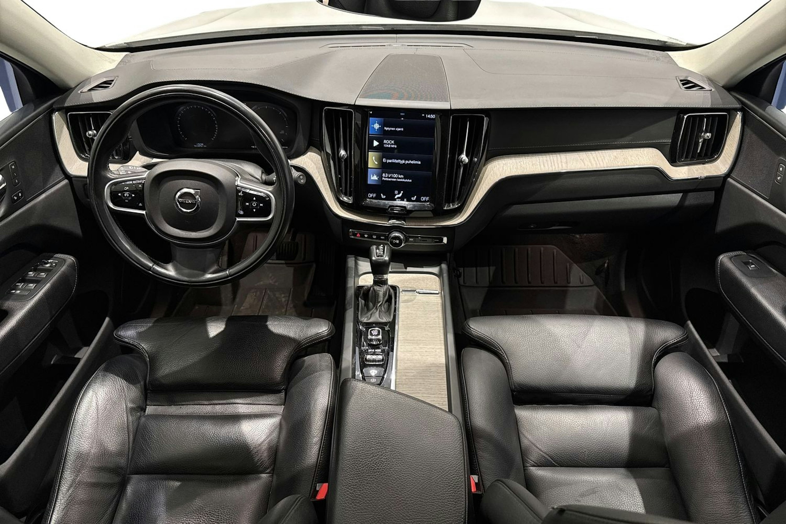 valkoinen Volvo XC60 2018 kuva 7.