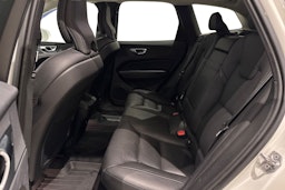 valkoinen Volvo XC60 2018 kuva 8.
