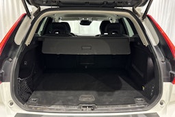 valkoinen Volvo XC60 2018 kuva 11.