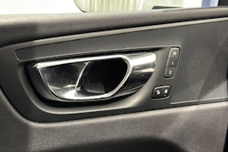 valkoinen Volvo XC60 2018 kuva 12.