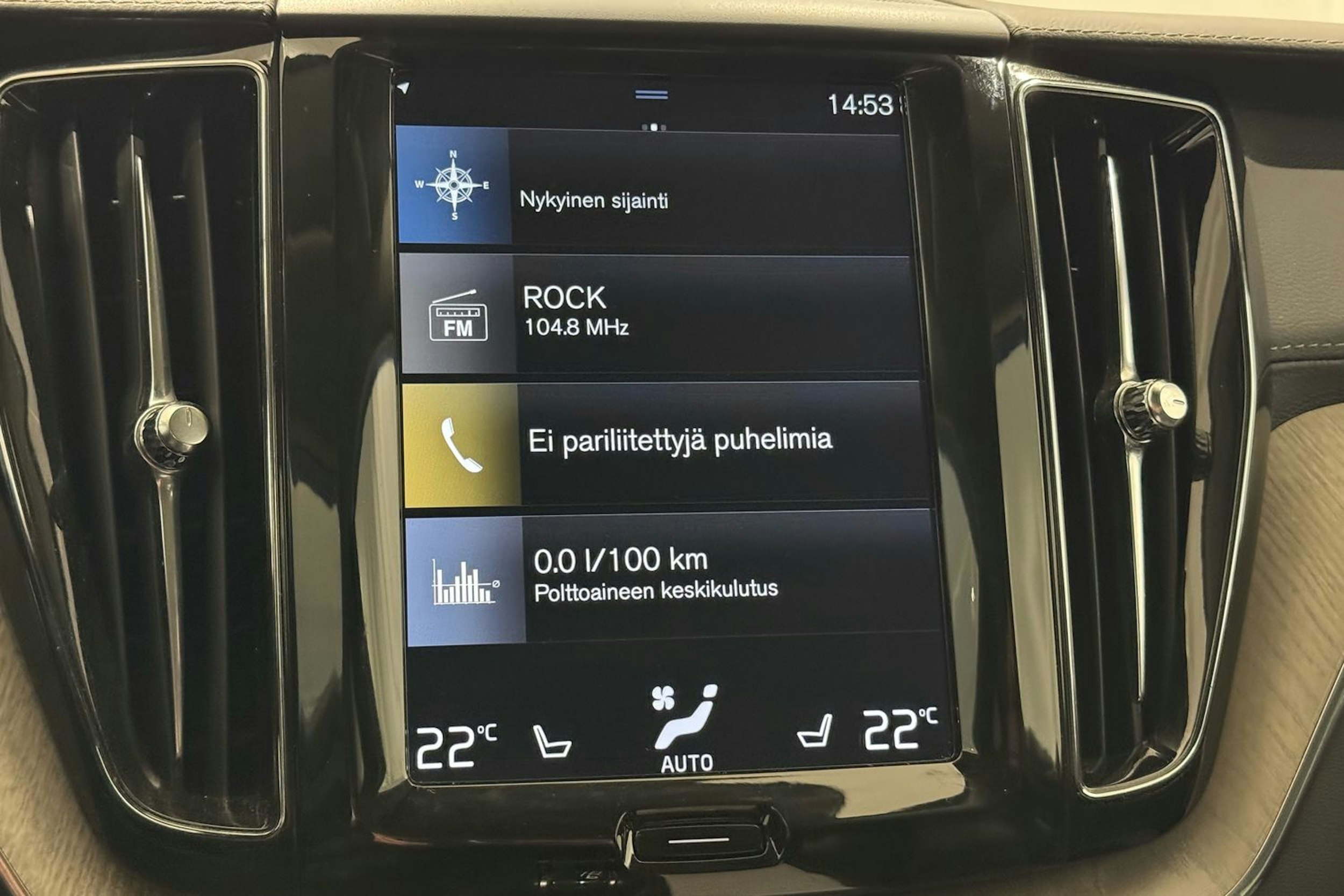 valkoinen Volvo XC60 2018 kuva 15.