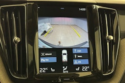 valkoinen Volvo XC60 2018 kuva 16.