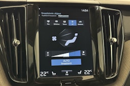 valkoinen Volvo XC60 2018 kuva 18.