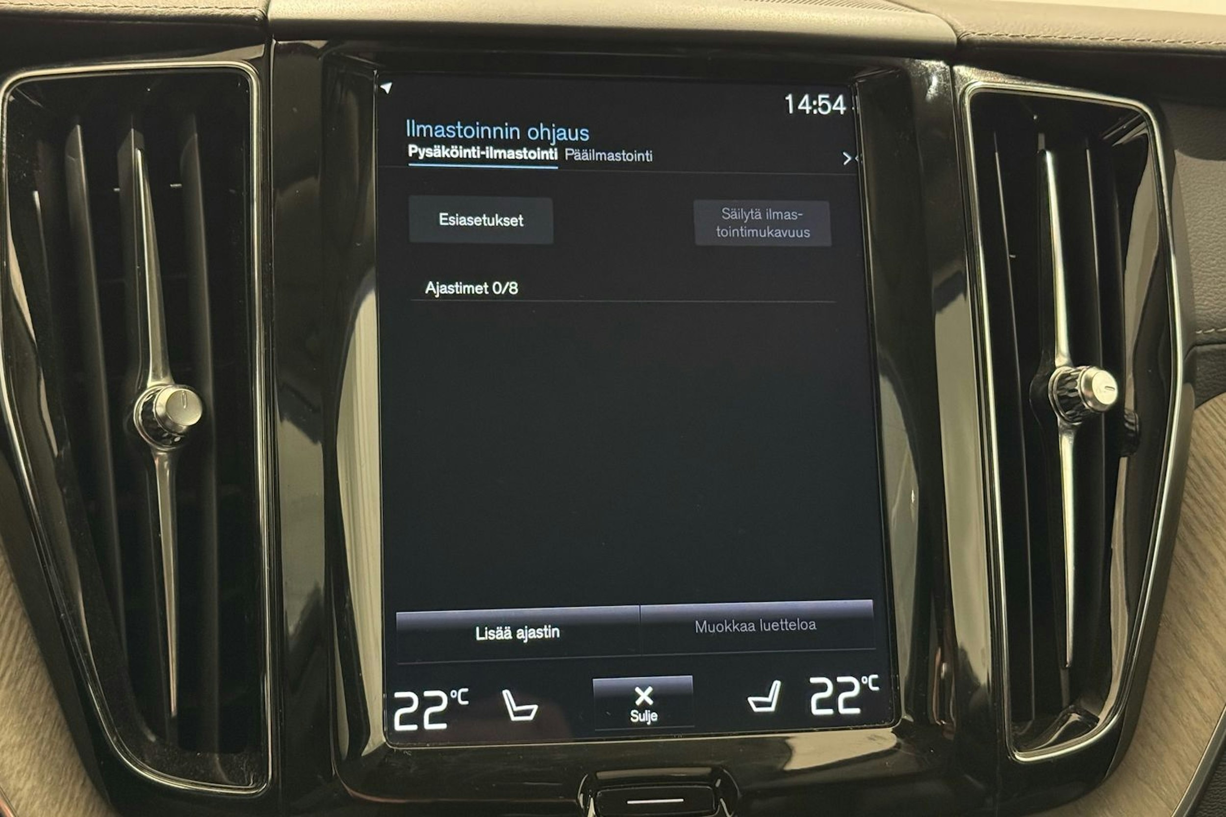 valkoinen Volvo XC60 2018 kuva 19.
