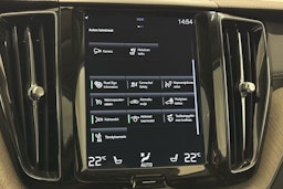 valkoinen Volvo XC60 2018 kuva 21.