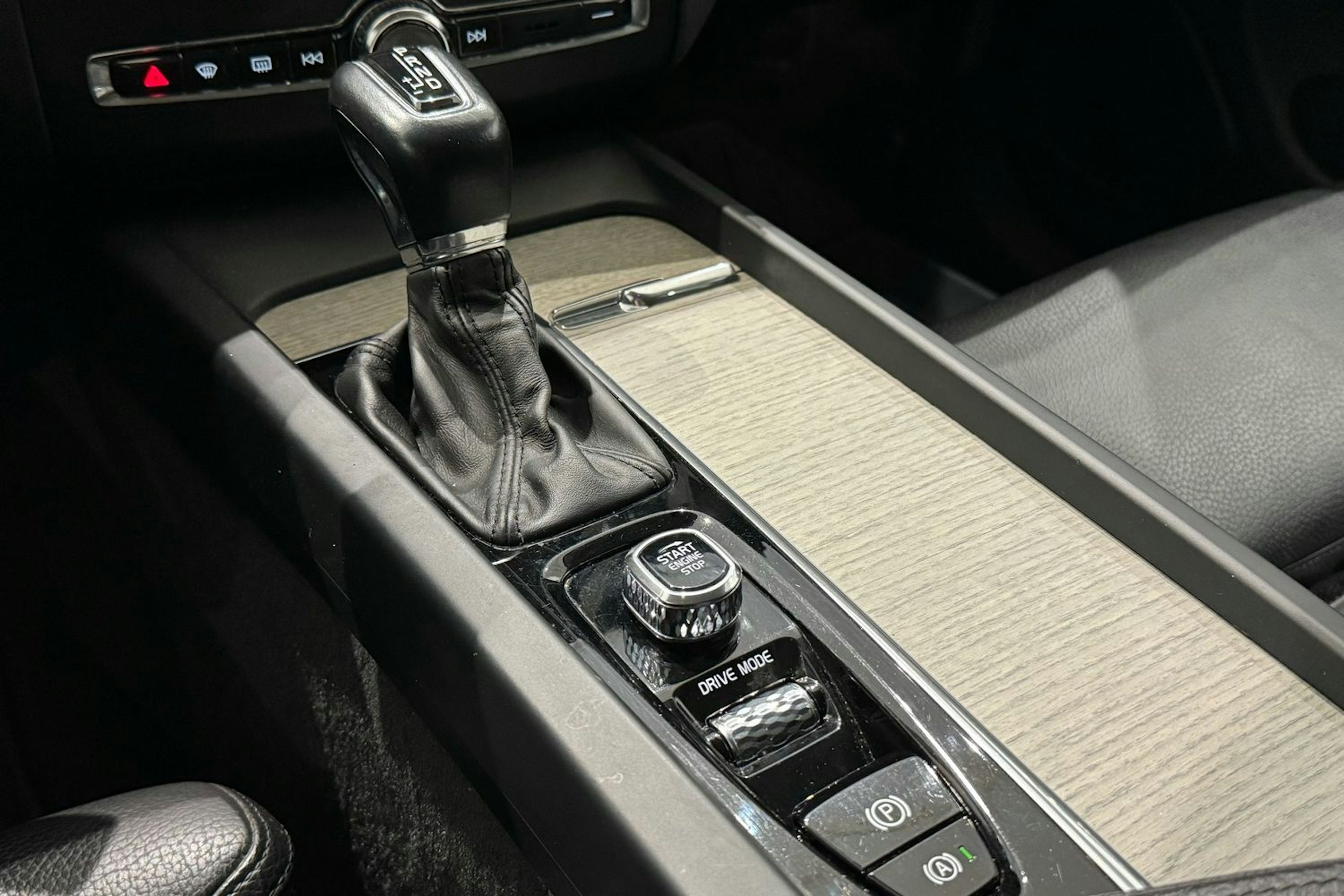 valkoinen Volvo XC60 2018 kuva 22.