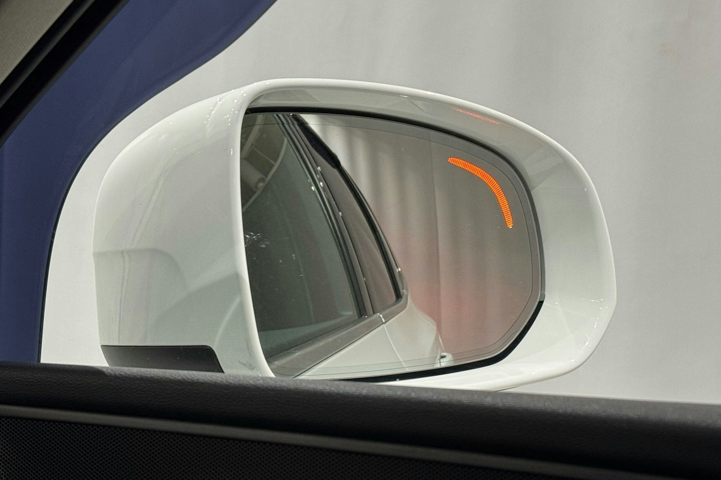 valkoinen Volvo XC60 2018 kuva 23.