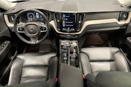 musta Volvo XC60 2018 kuva 7.