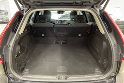 musta Volvo XC60 2018 kuva 12.