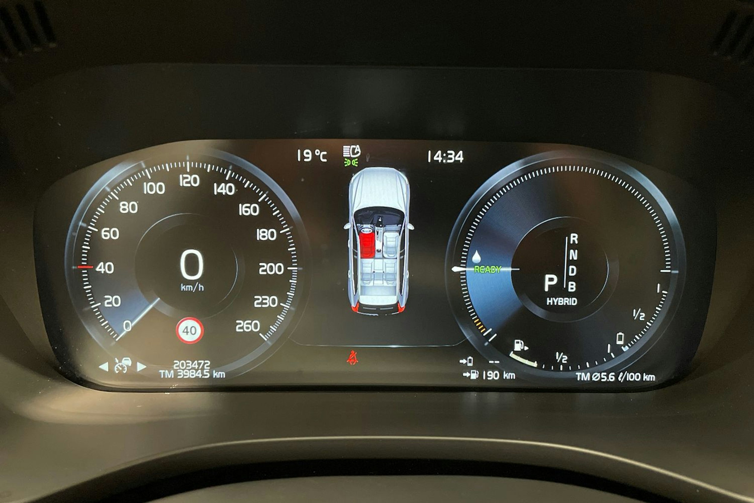 musta Volvo XC60 2018 kuva 13.