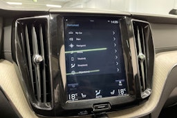 musta Volvo XC60 2018 kuva 16.