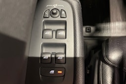musta Volvo XC60 2018 kuva 20.