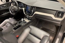 musta Volvo XC60 2018 kuva 26.