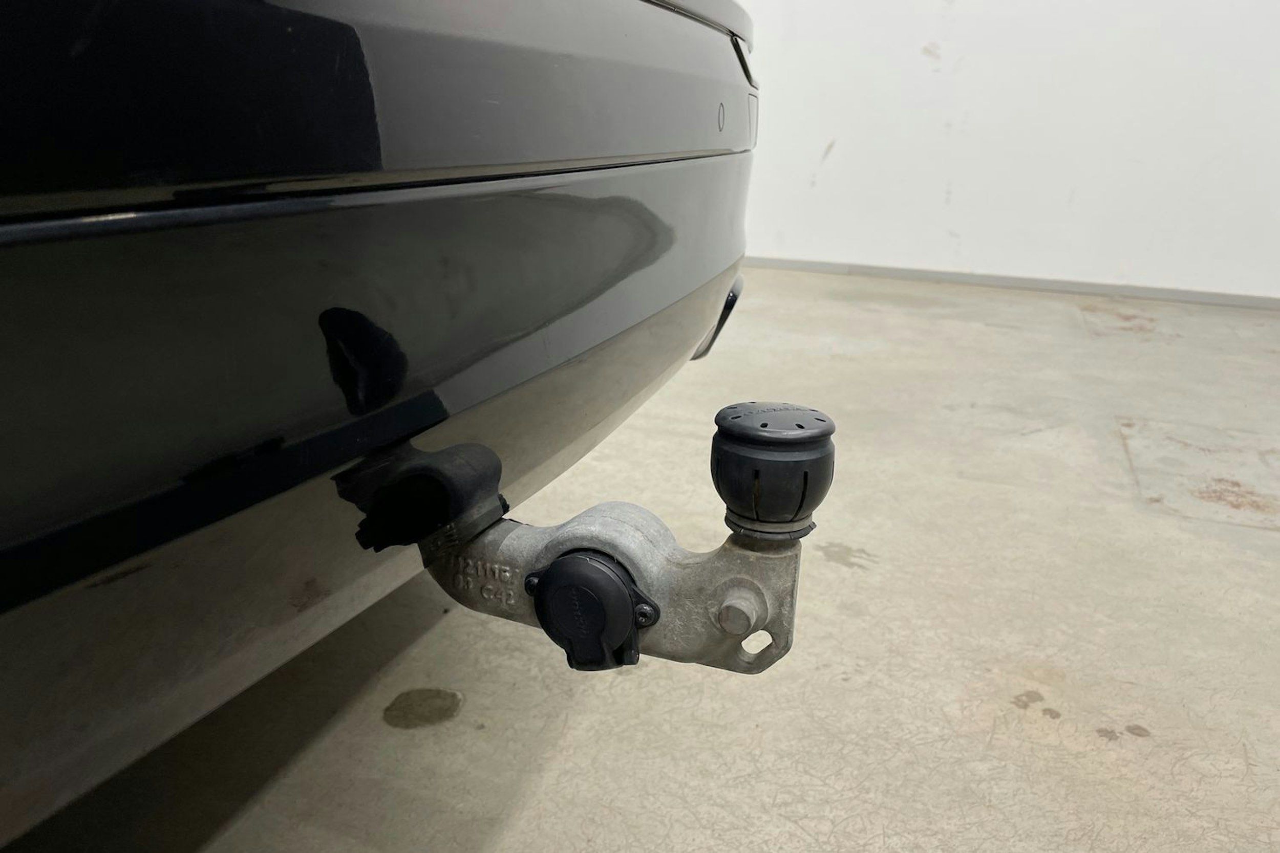 musta Volvo XC60 2018 kuva 27.