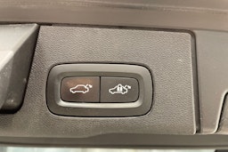 musta Volvo XC60 2018 kuva 29.