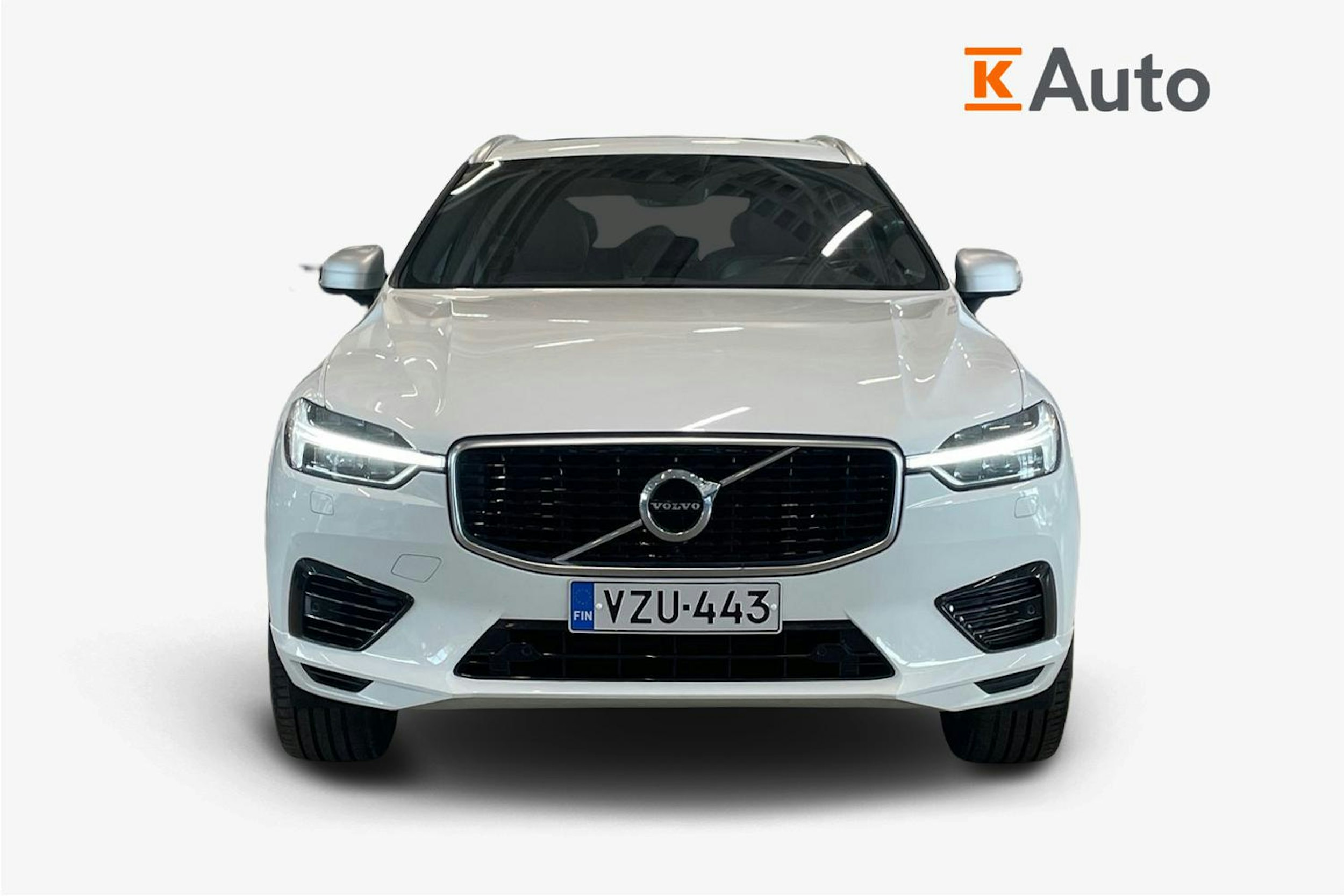 valkoinen Volvo XC60 2018 kuva 5.