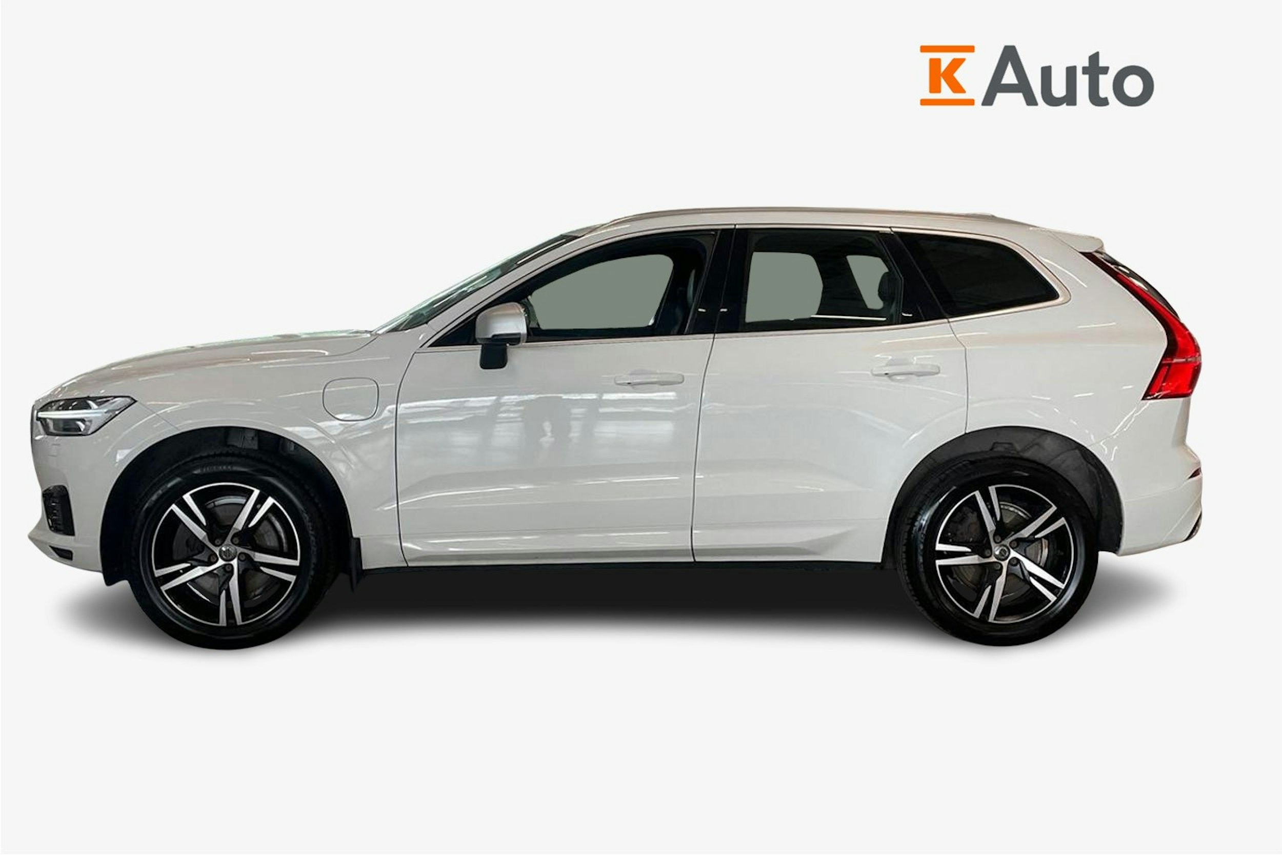 valkoinen Volvo XC60 2018 kuva 6.