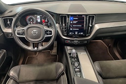 valkoinen Volvo XC60 2018 kuva 9.